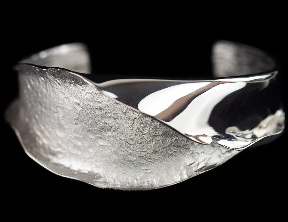 Silver cuff bracelet matt; polished with diamond-cut