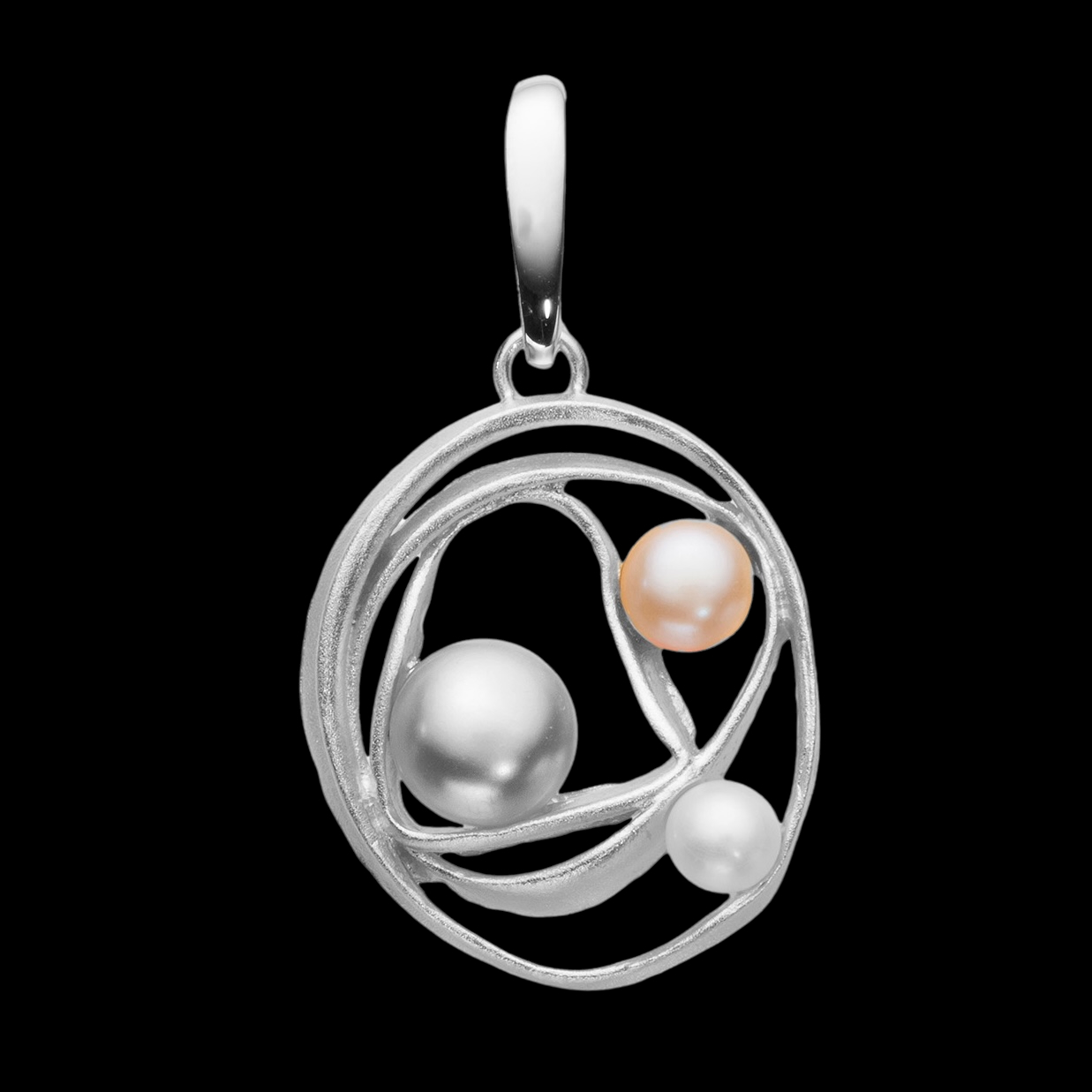 Magnificent silver pendant with freshwater pearls