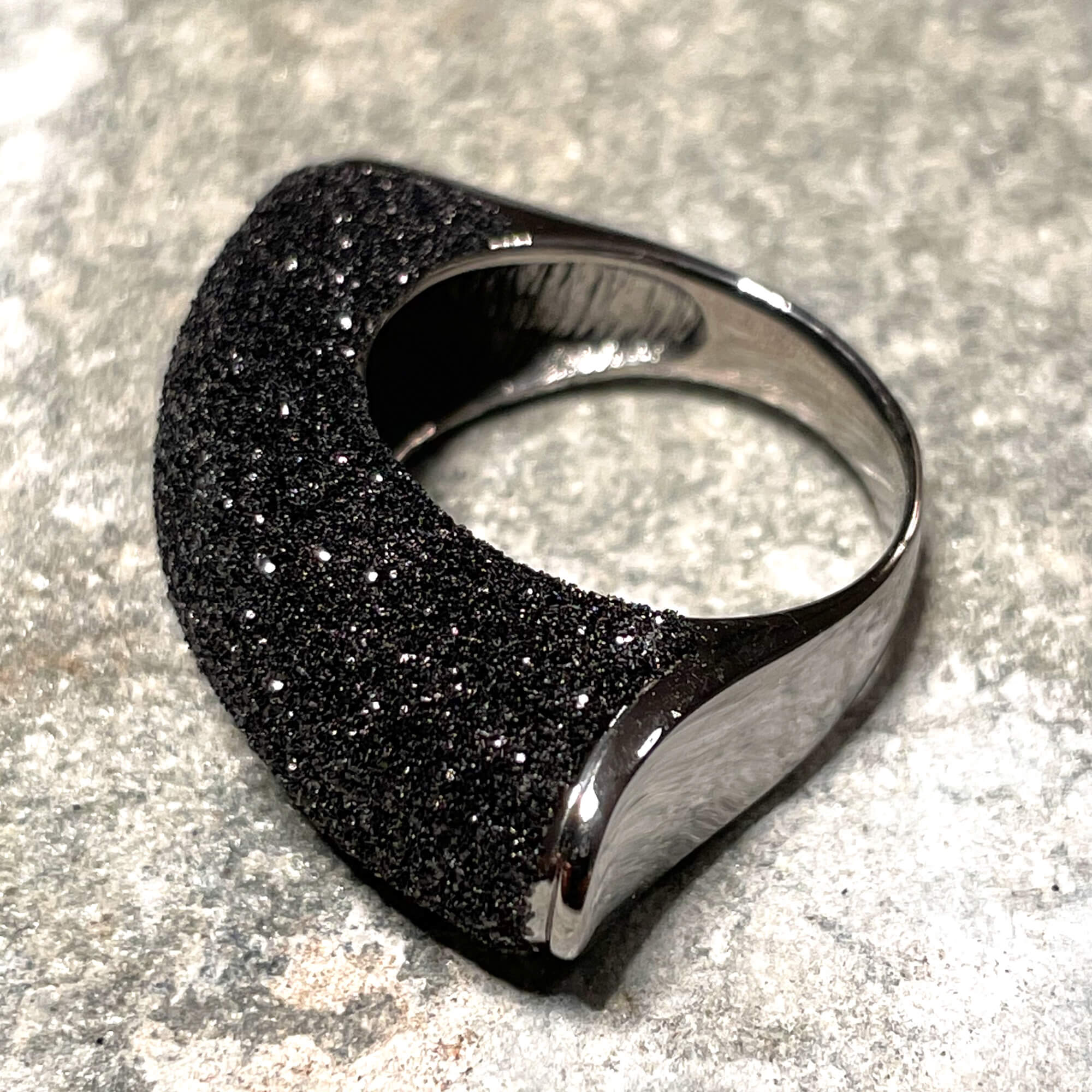 Beautiful and elongated black ring of silver