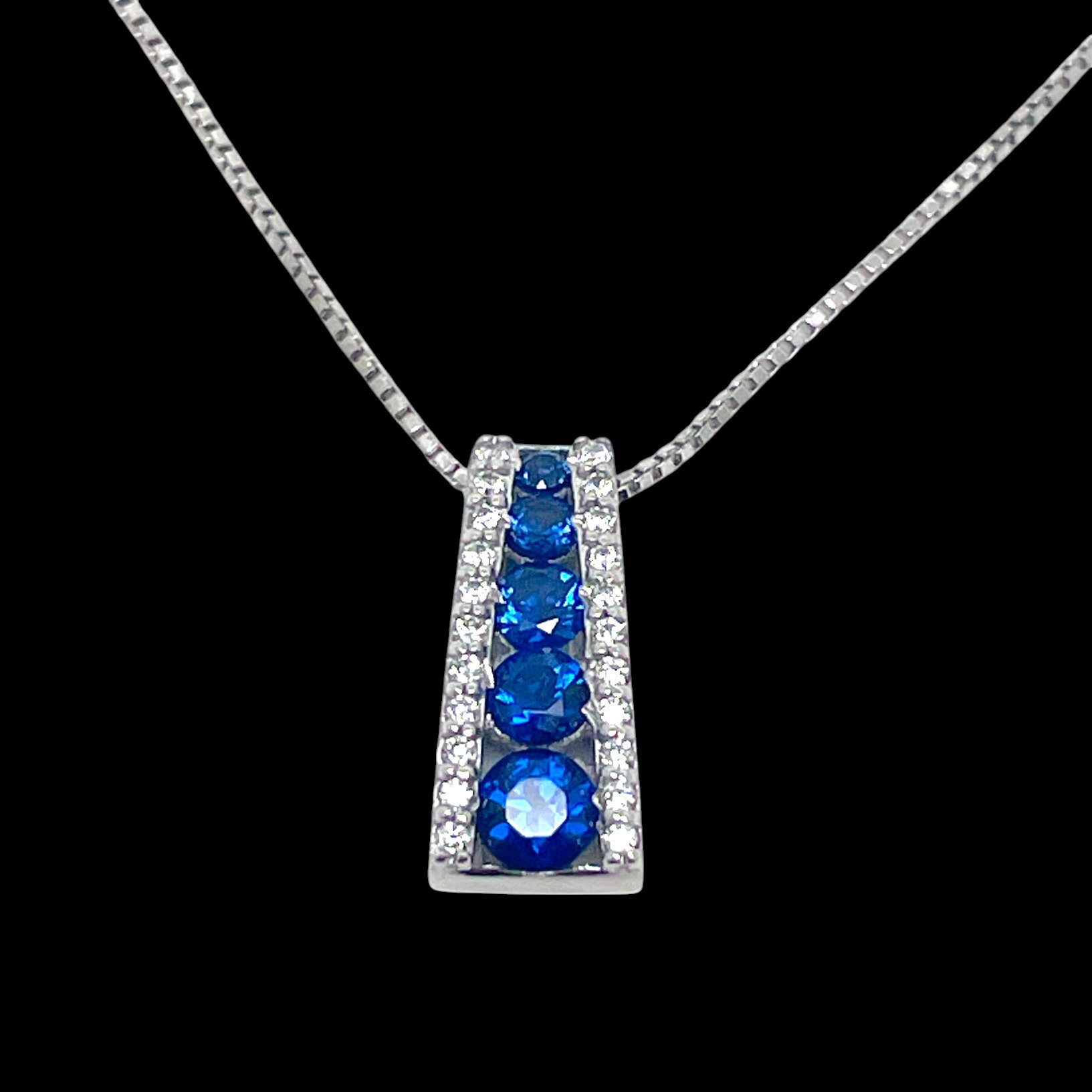 18kt White Gold Pendant with Sapphires and Diamonds