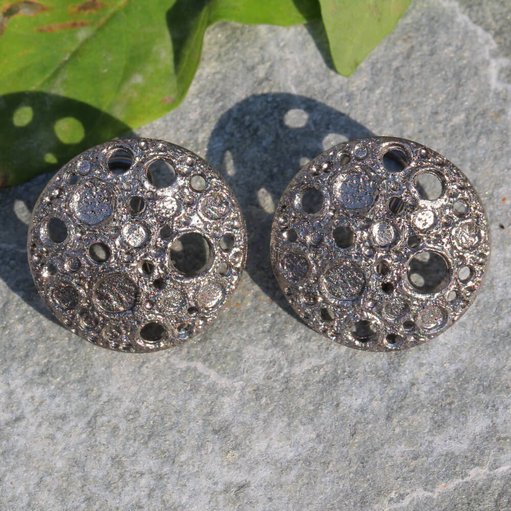 Refined gray earrings with crafted glare
