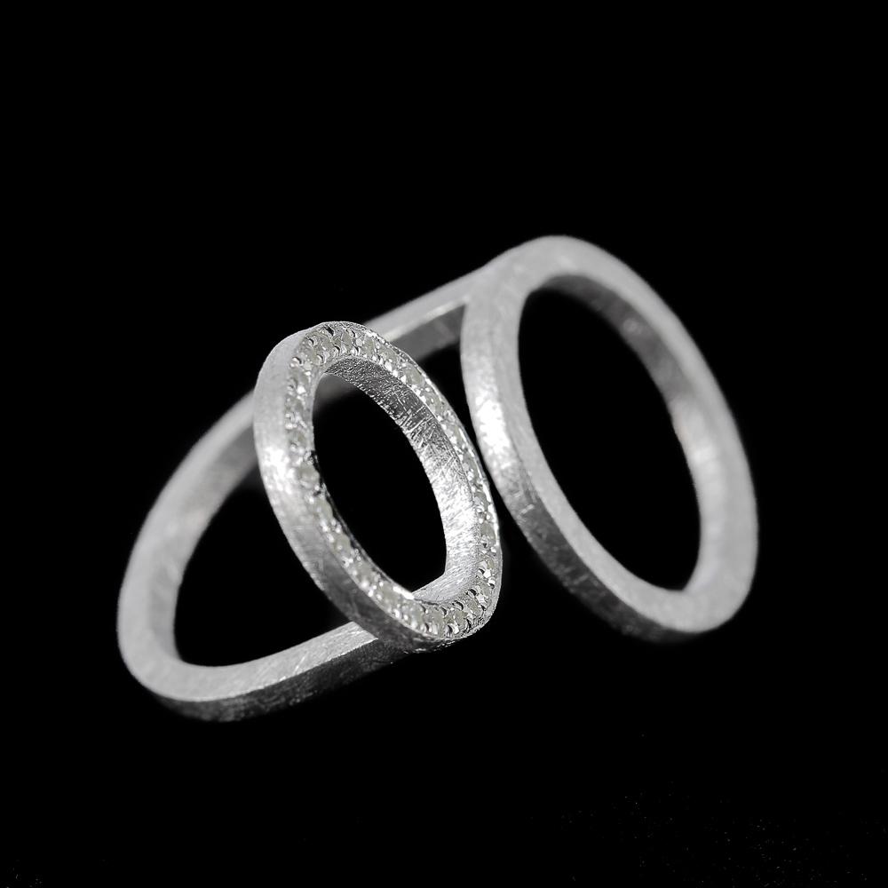 Large silver ring with a small and large circle