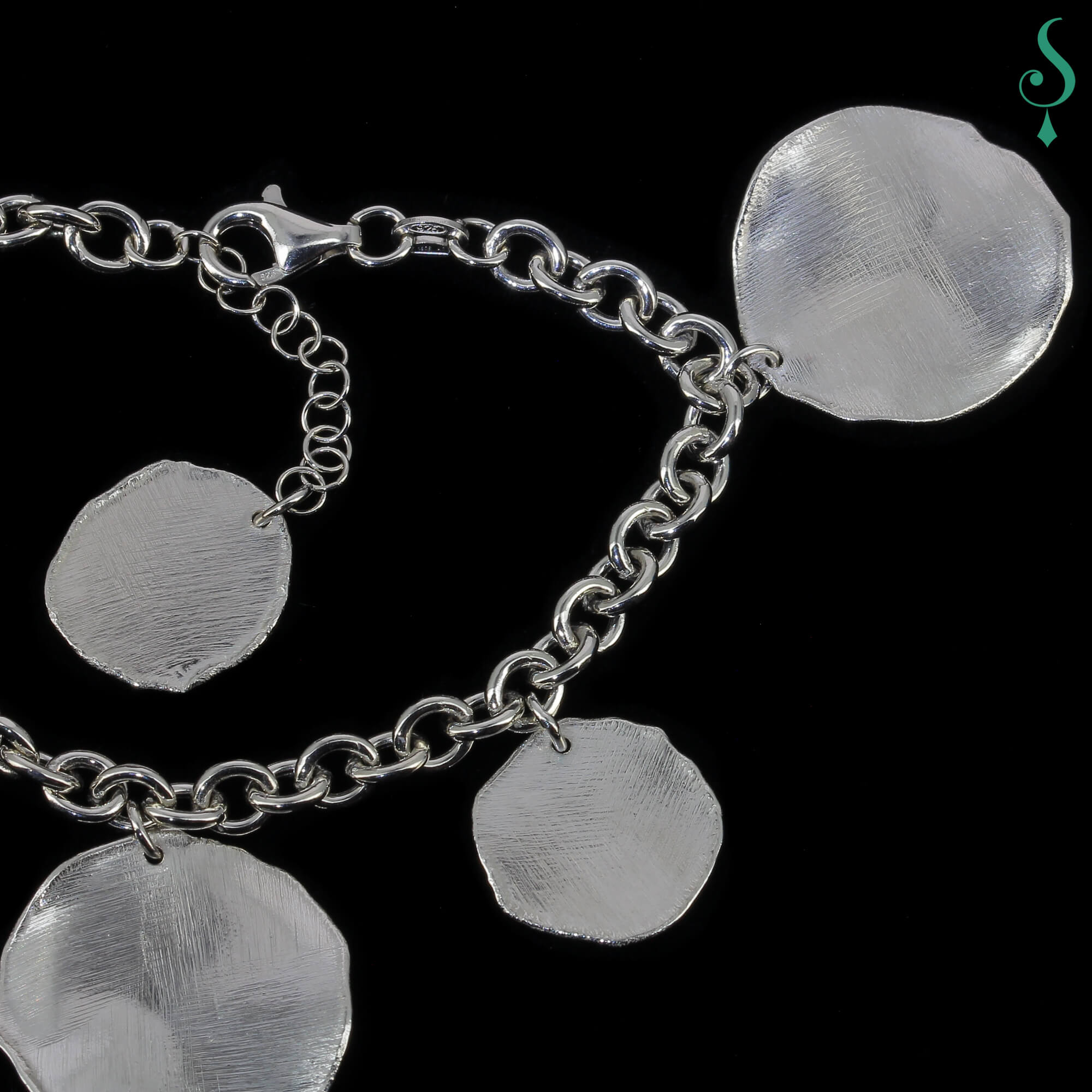Silver link bracelet with round pendant