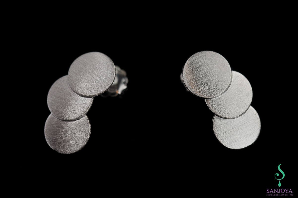 Silver earrings with matt little circles