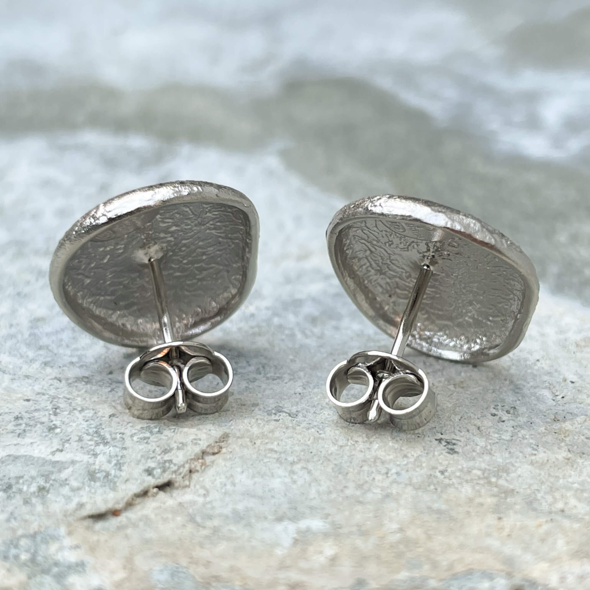 L1021021 - Zilveren kleine en ovaalvormige oorbellen, gediamanteerd