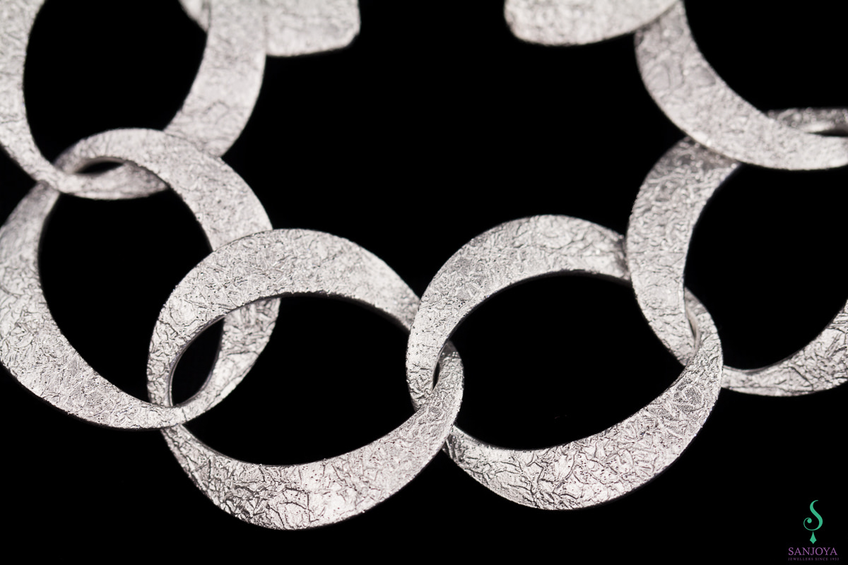 PRE0318001 - Zilveren gediamanteerde schakelarmband