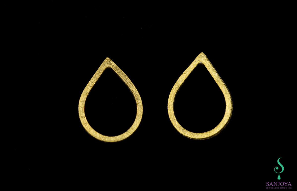 Teardrop and small gold earrings