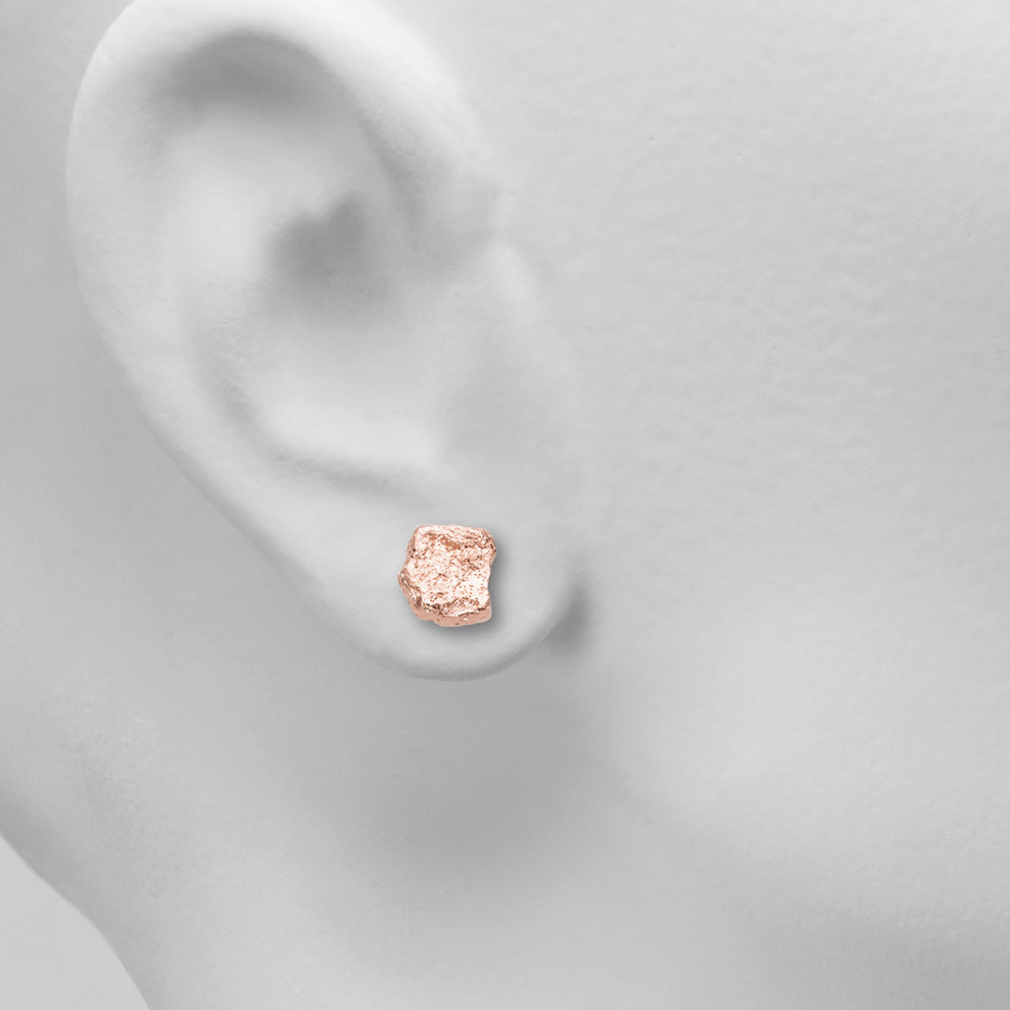 Kleine rosé steenvormige oorbellen