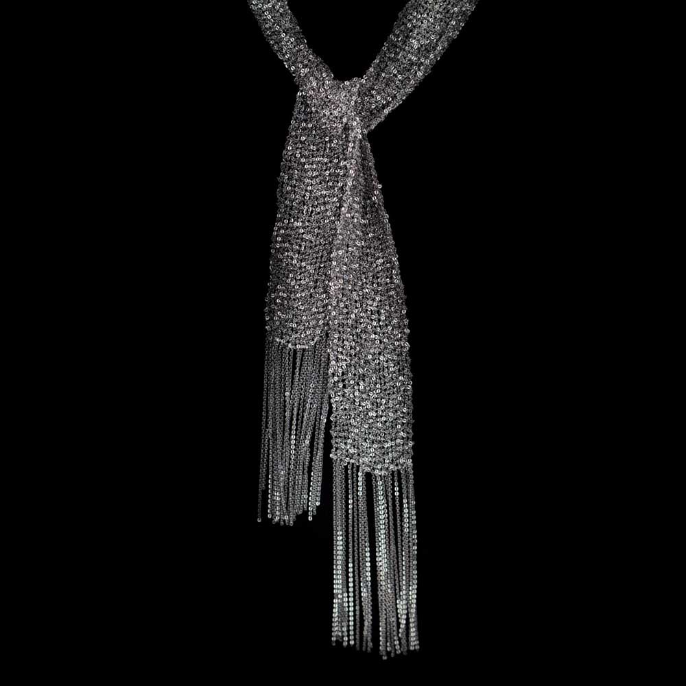 CLE0316019 - Donkergrijze sjaal van meerdere kettinkjes, zilver