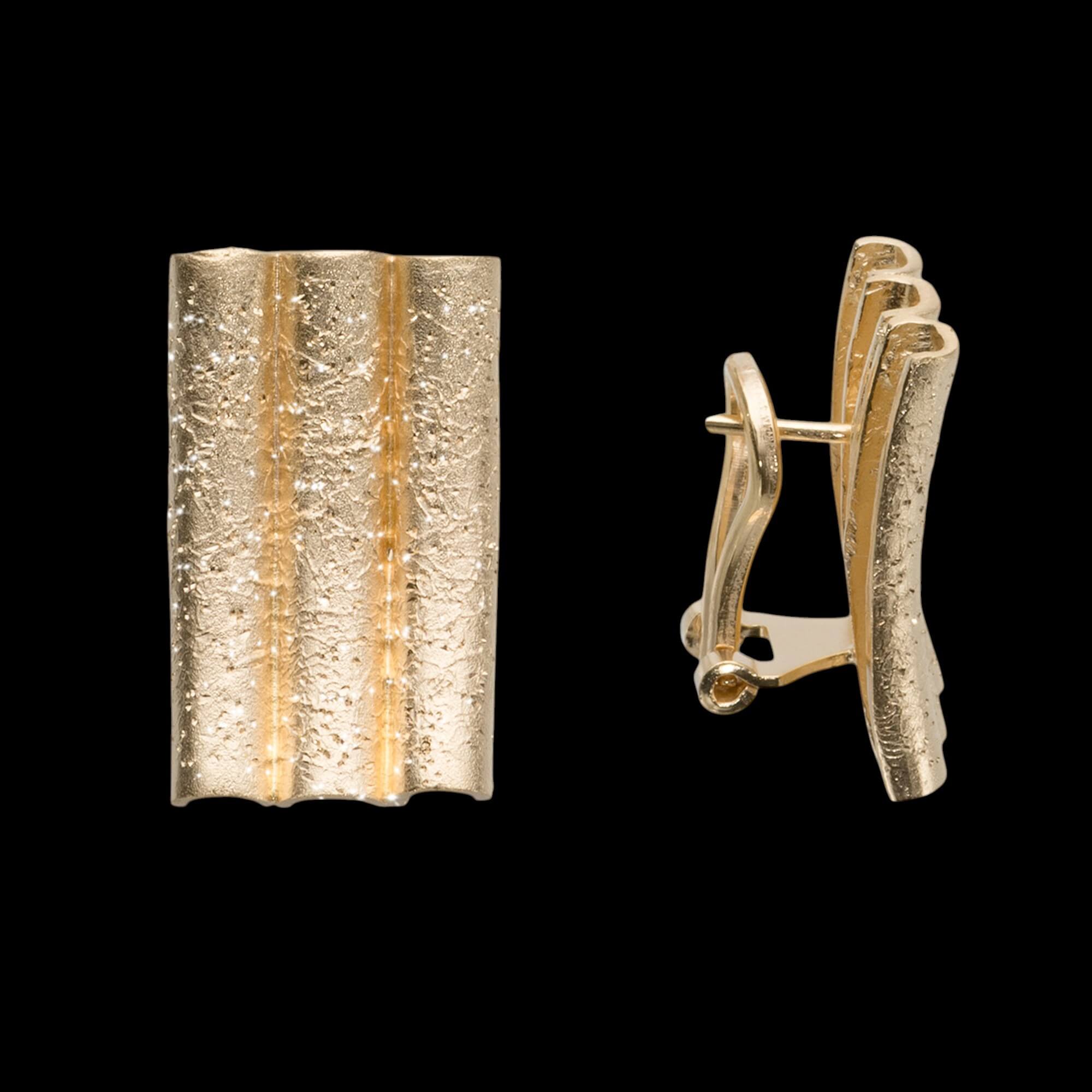 Short; gold-plated and beautiful bar earrings