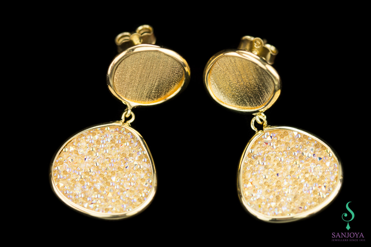 Gold plated earrings with sparkle
