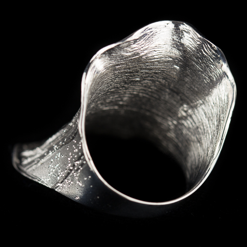 PRE0217011.56 - Zilveren ring, breed en gediamanteerd