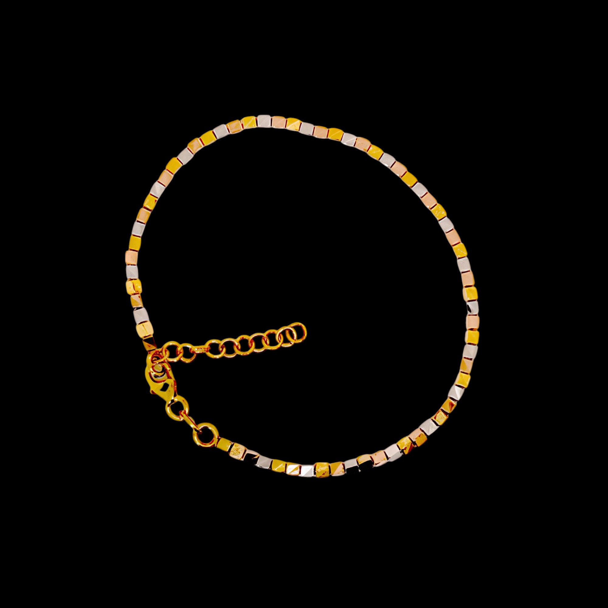Driekleurige armband, 3mm vierkantjes met bewerking