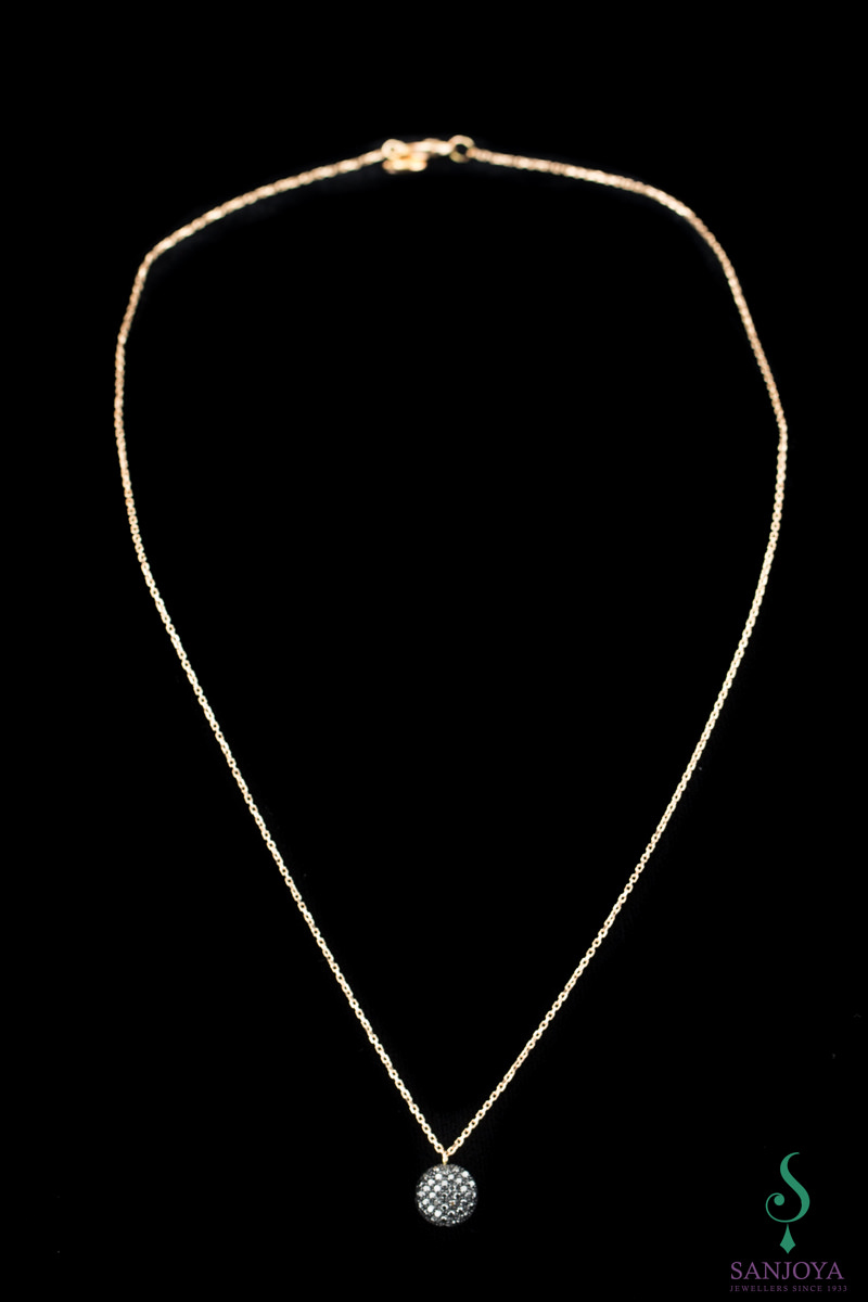 PA1217001 - Rosé ketting 18Kt met een hanger van zwarte diamanten