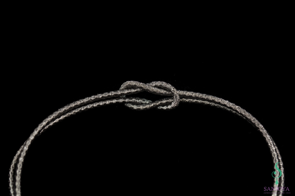 Refined dark gray silver bracelet with an infinity knot, 2mm
