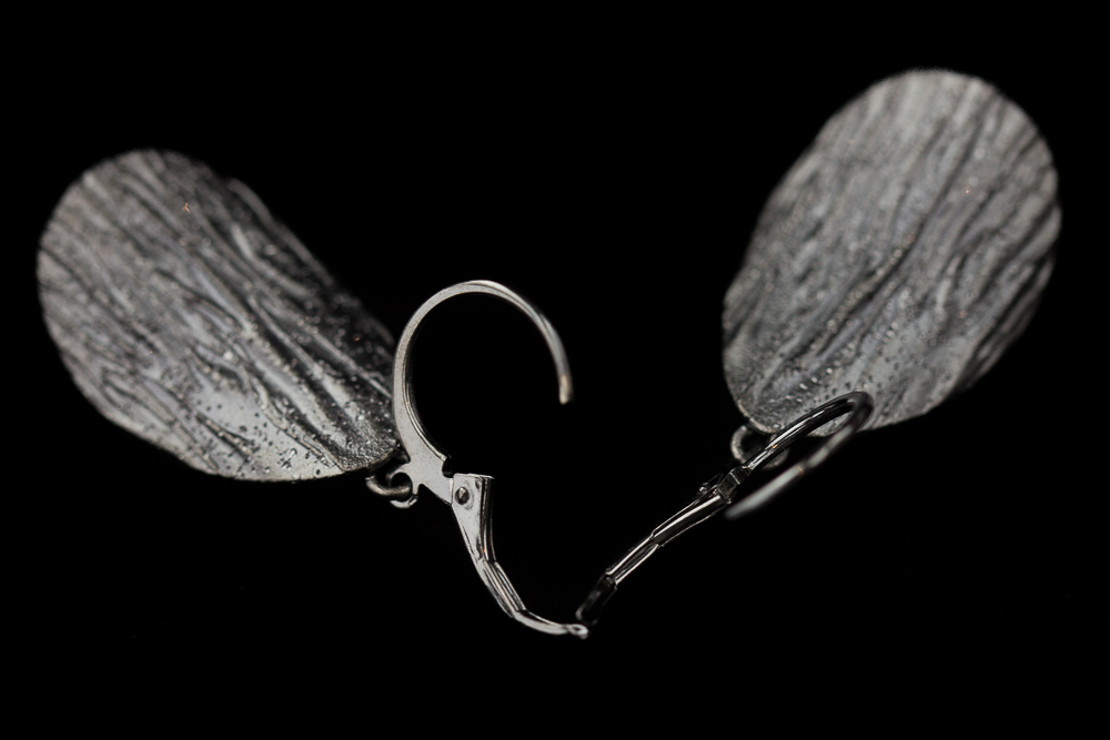 PRE0217018 - Zilvergrijze afhangende ovale gediamanteerde oorbellen