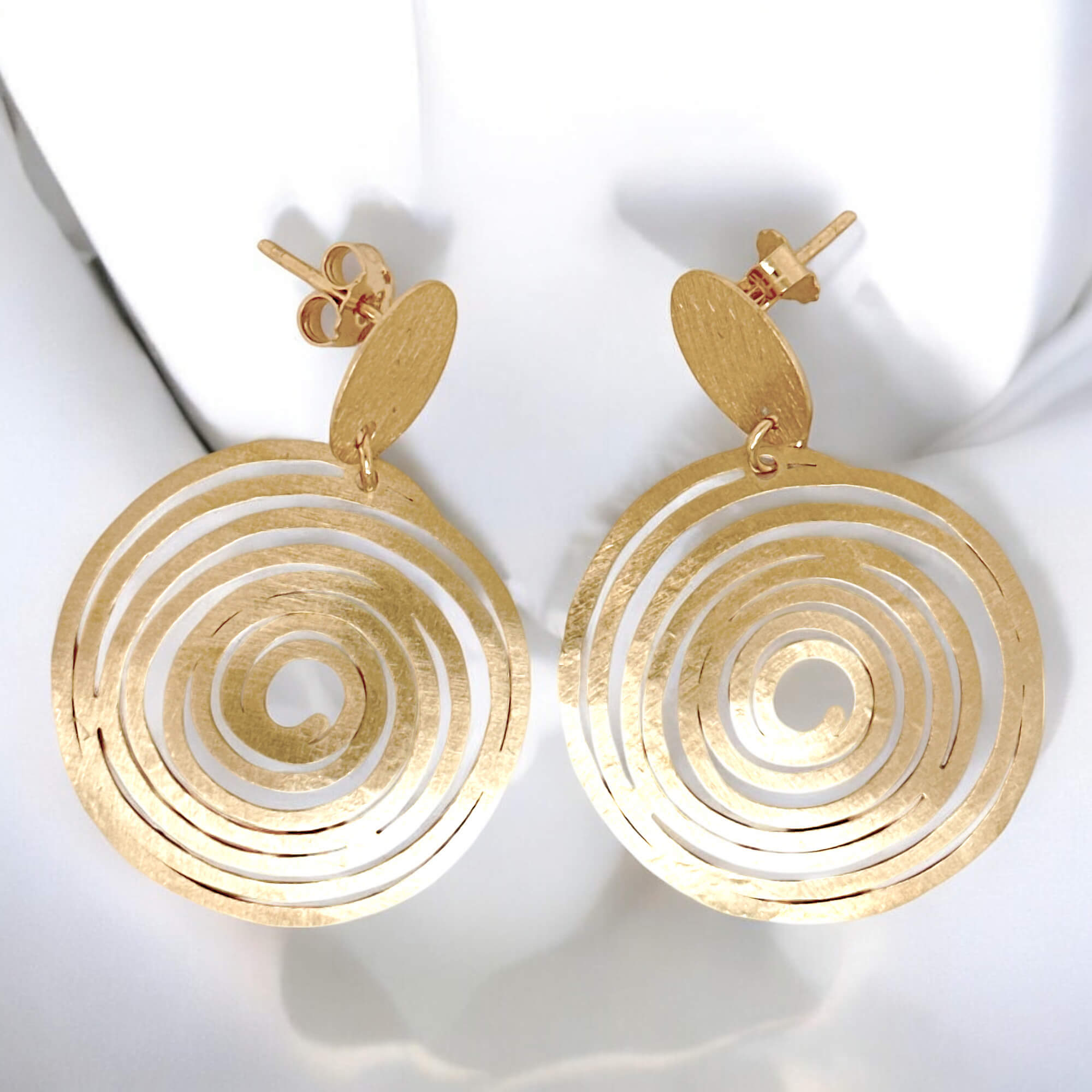 Circular gold plated earrings