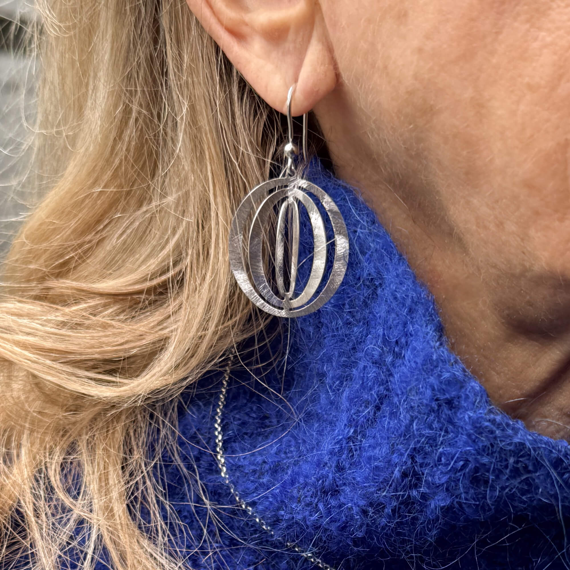 Boucles d’oreilles ajourées en argent avec crochet