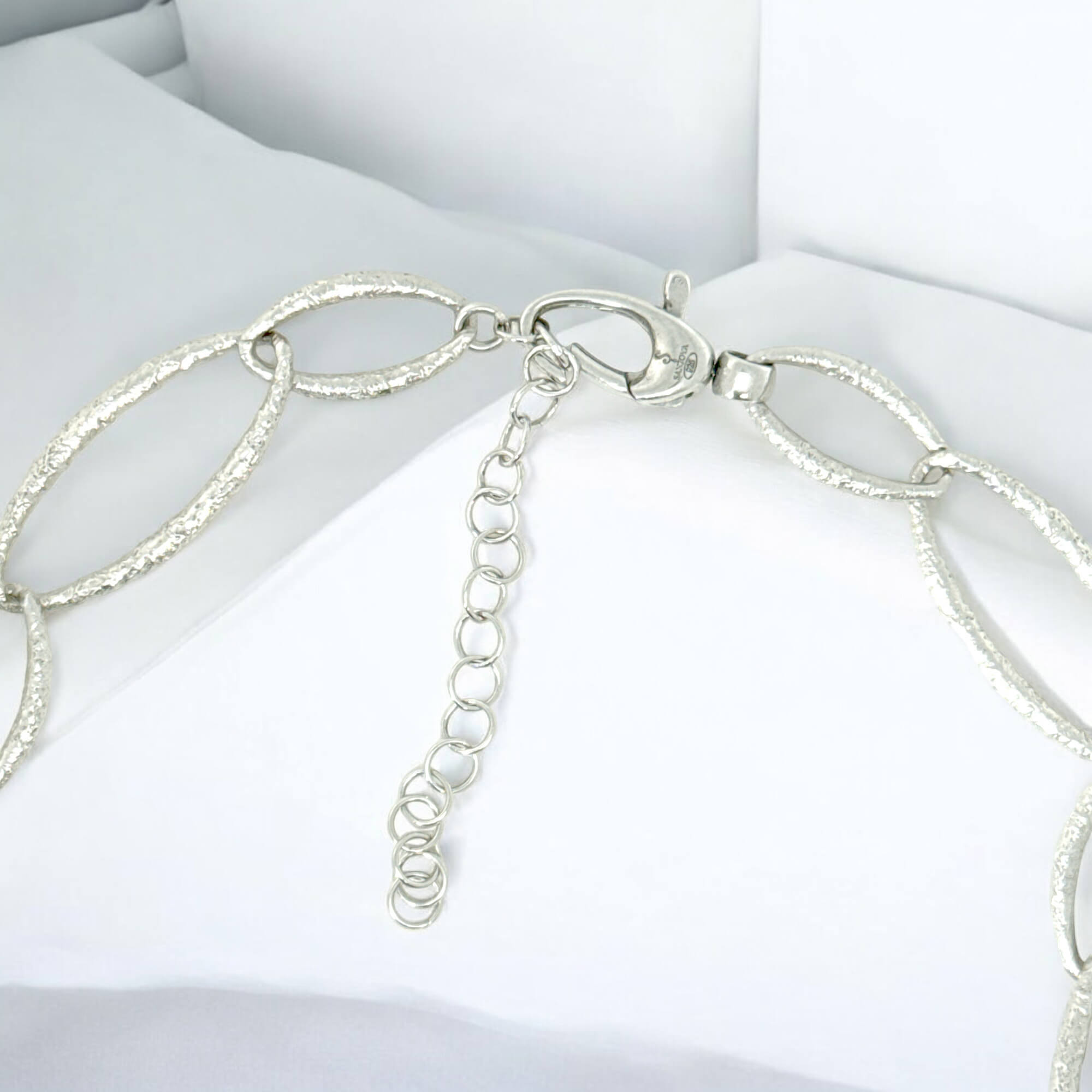 Collier court en argent et jolis maillons