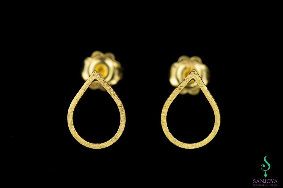 Teardrop and small gold earrings