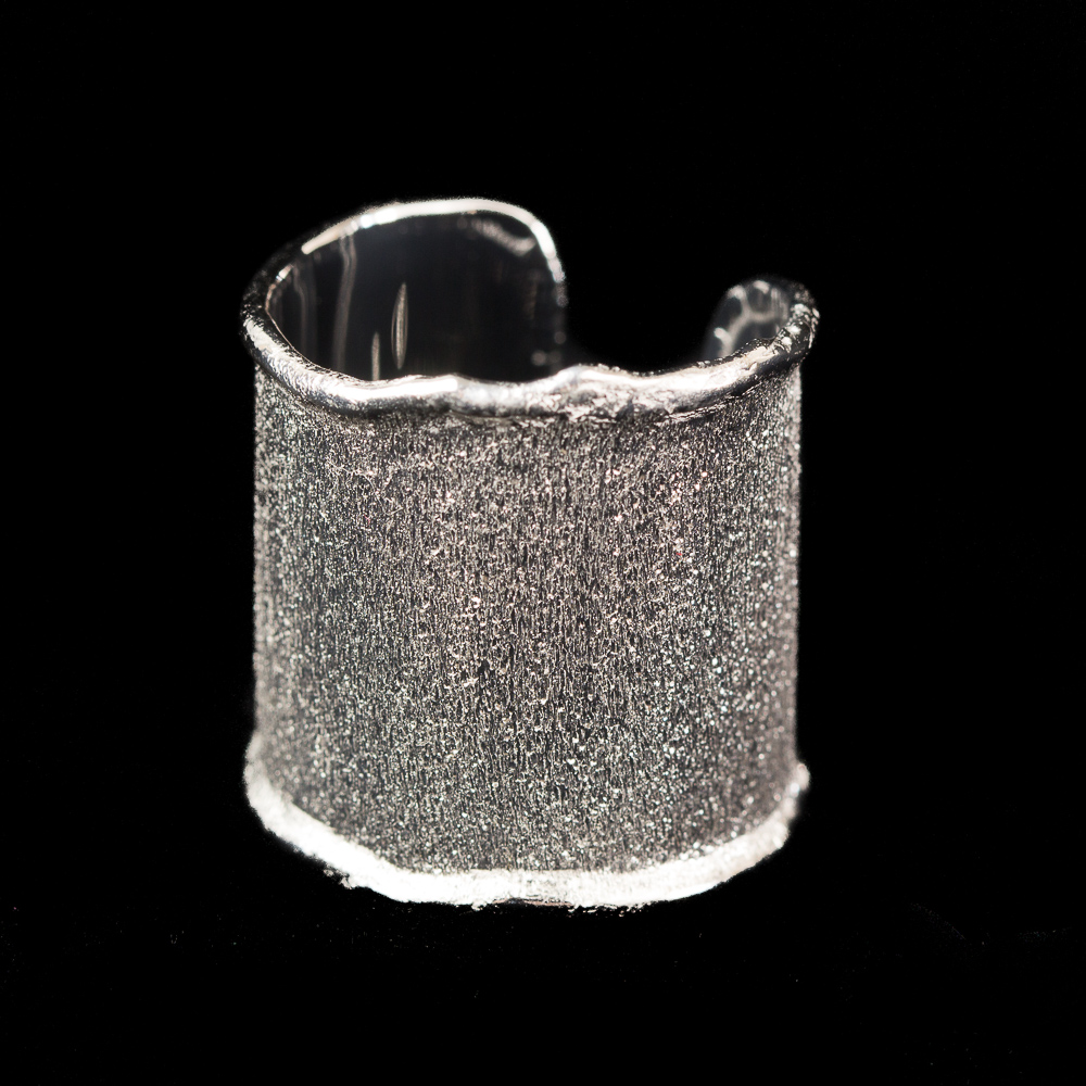 SC1212041 - Italiaanse brede zilveren ring met satijnglans