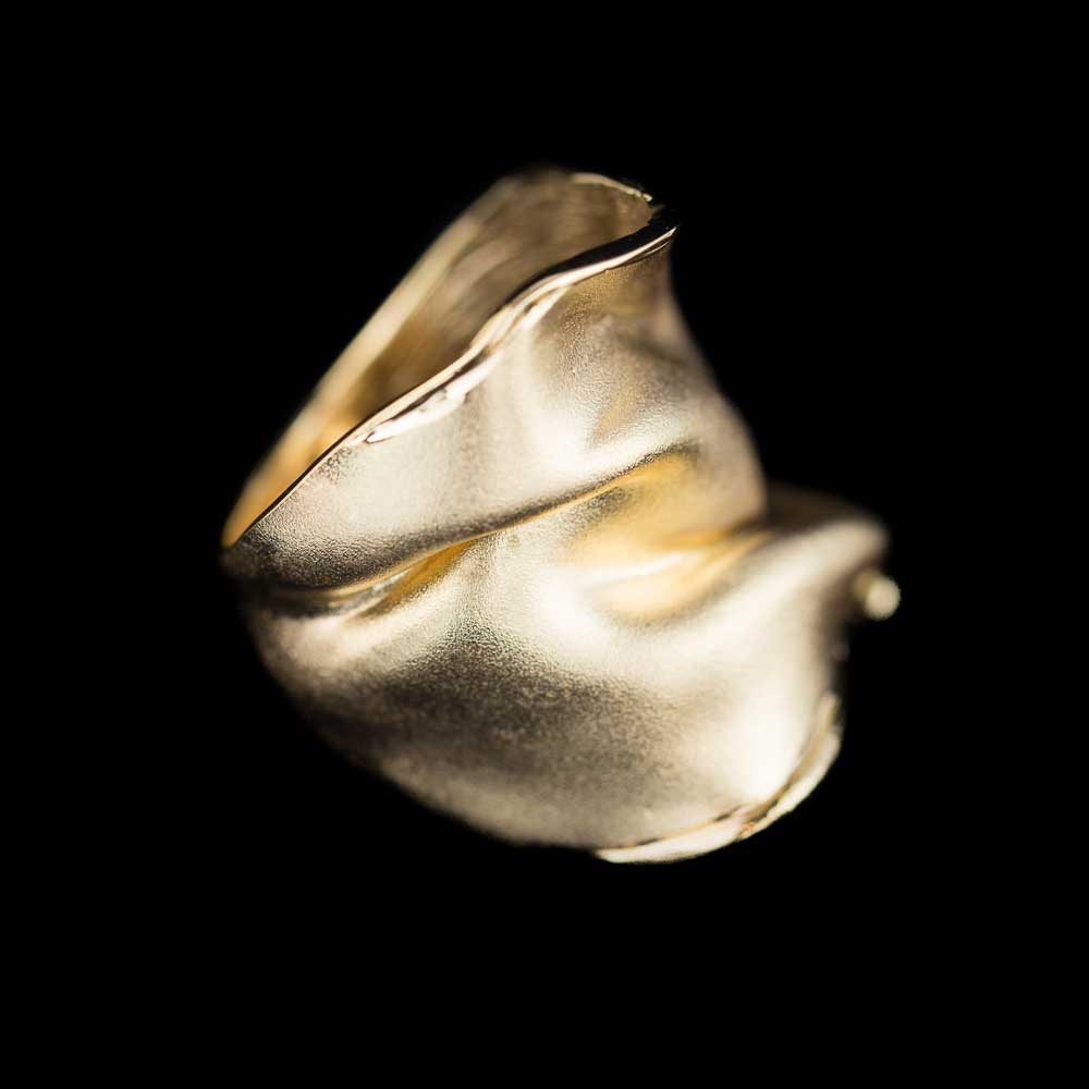 PRE1118025 - Matte plooiende vergulde zilveren ring met gepolijste rand