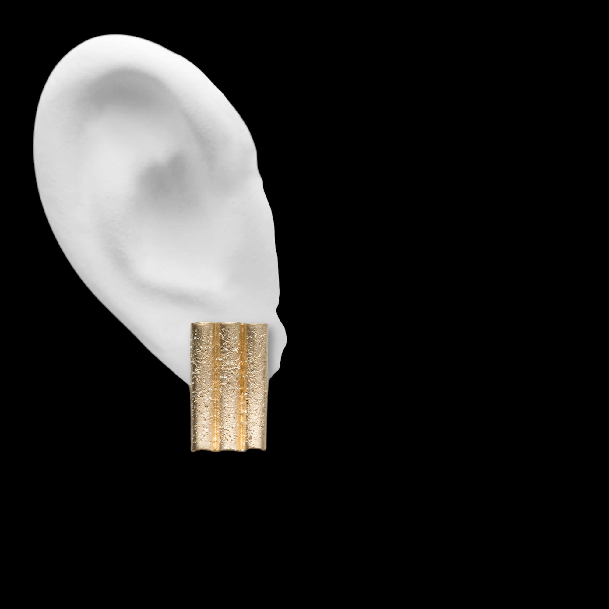 Short; gold-plated and beautiful bar earrings