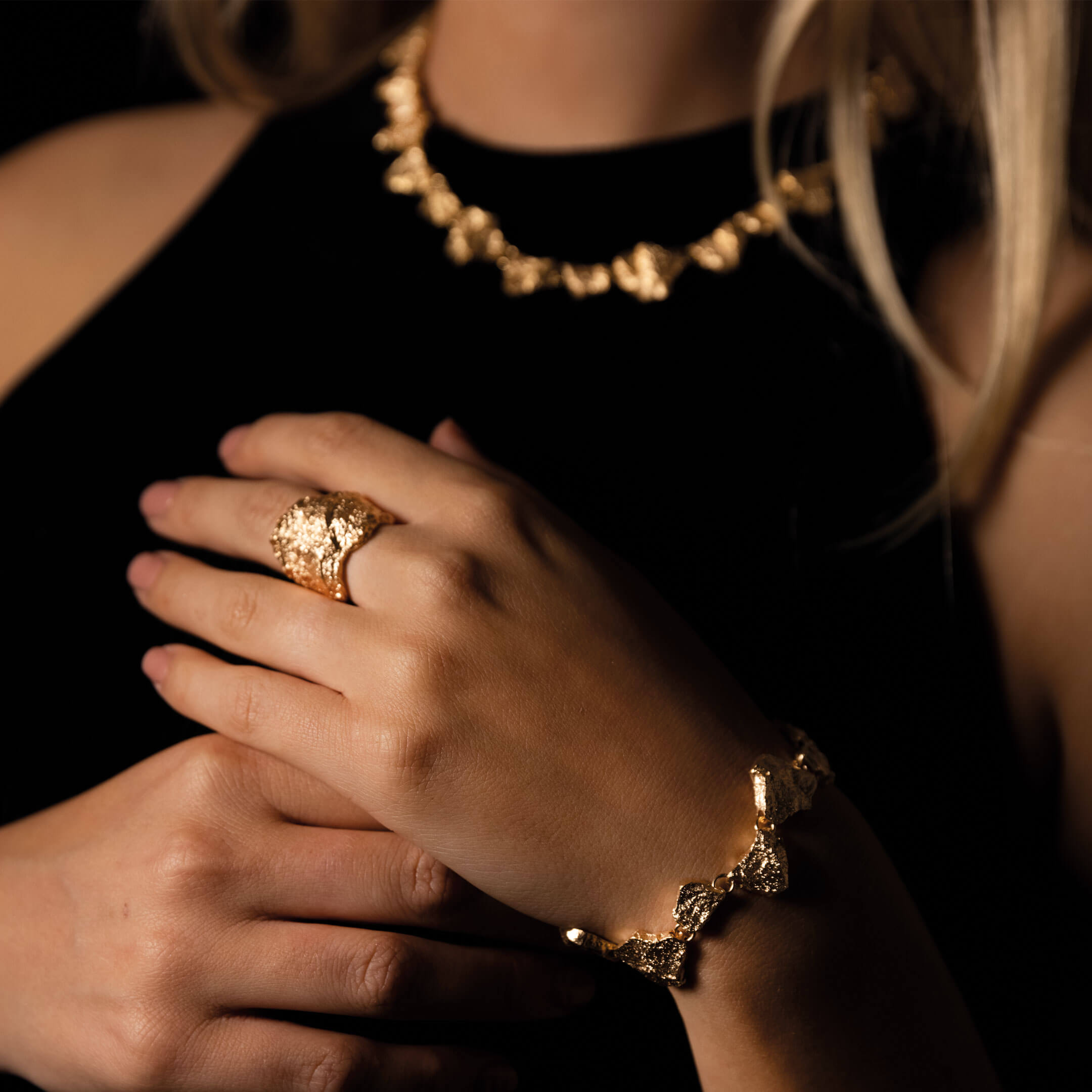Stone-shaped gold bracelet, 18kt