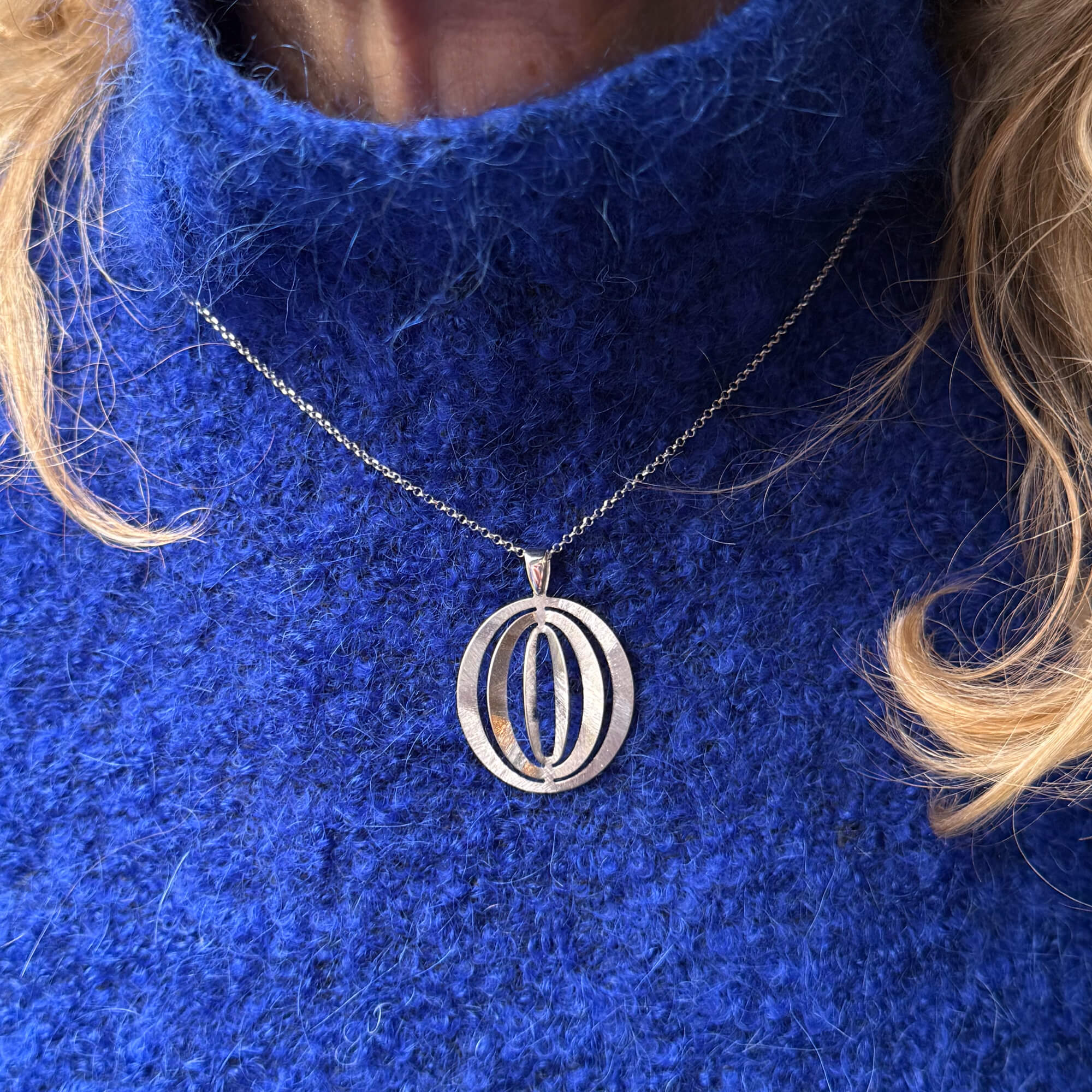 Collier en argent avec pendentif ajouré