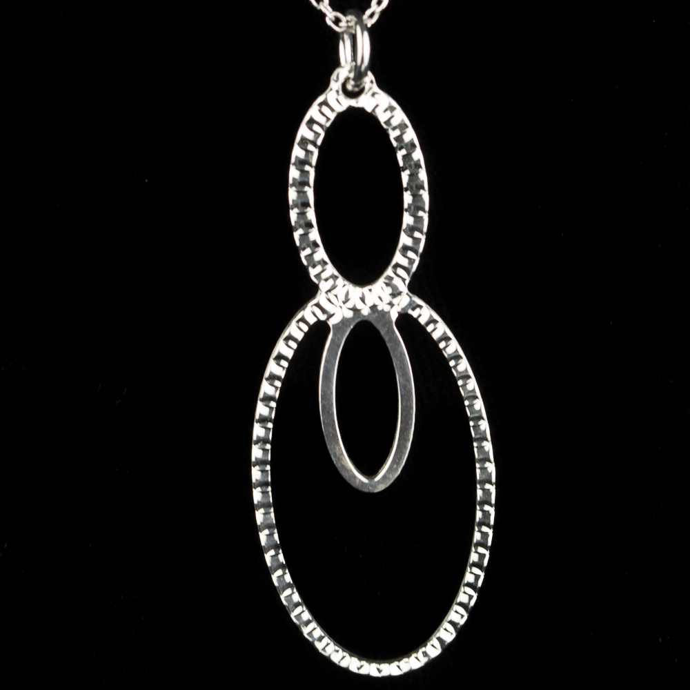 SC0515015 - Zilveren ovalen hanger met ketting