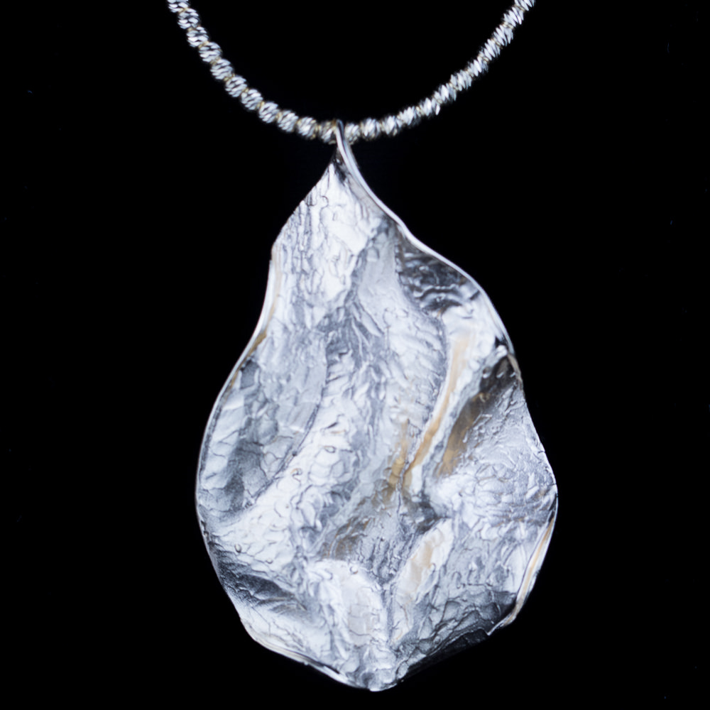 Silver wavy leaf pendant