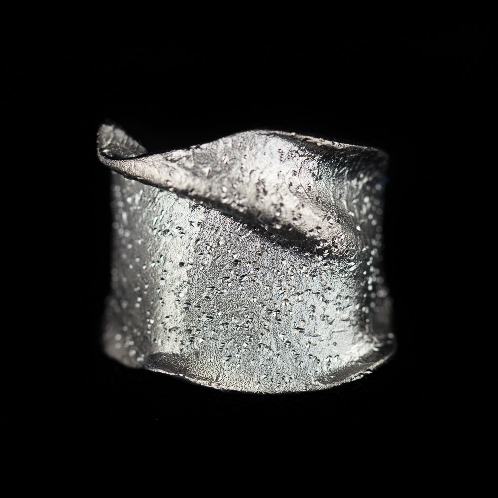 Silver narrow gray ring with diamond cut