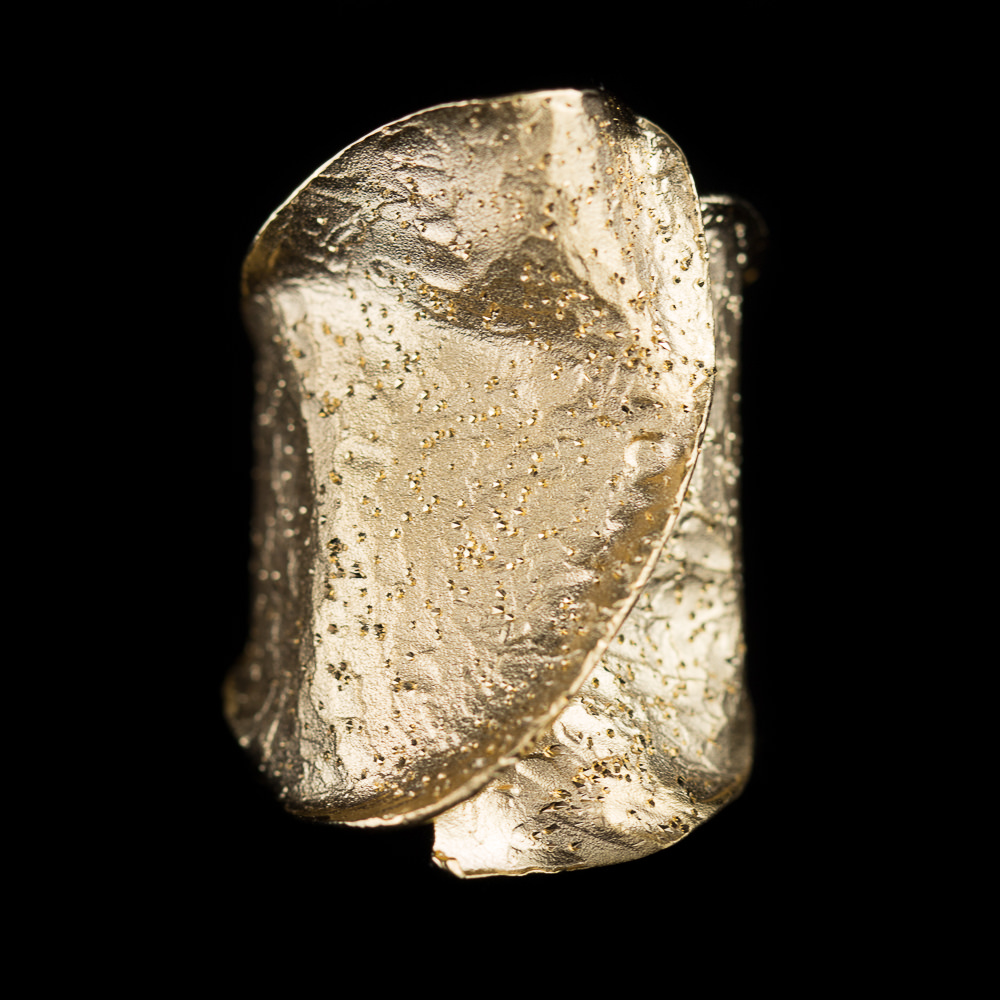 L092003 - Golvende gouden ring met schitteringen,18kt