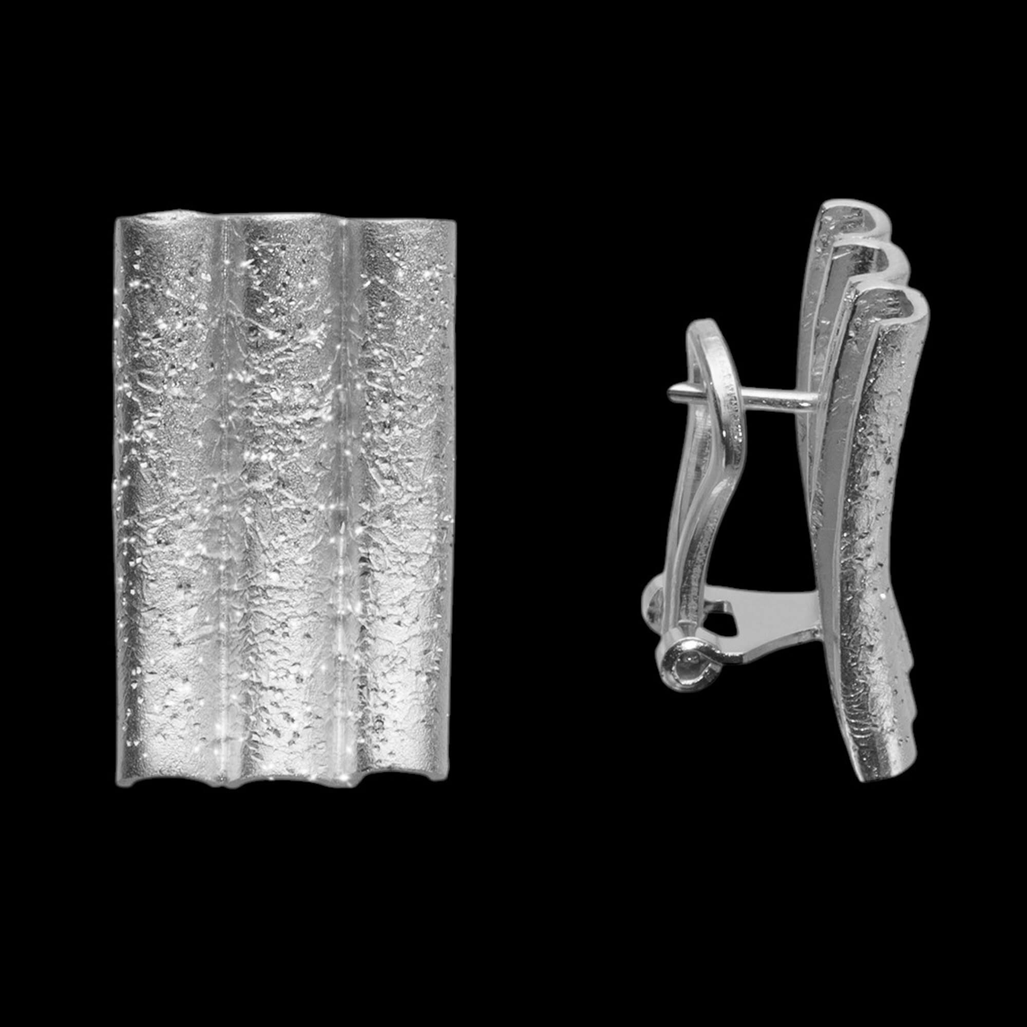 Short, silver and polished bar earrings