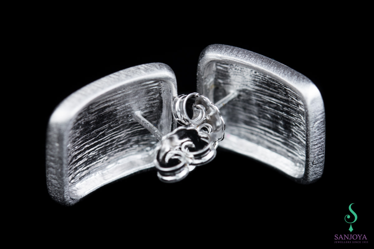 OGI0215002 - Zilveren matte vierkante oorbellen