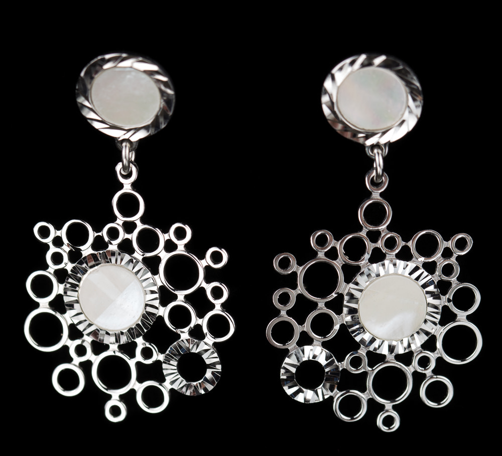 Silver earrings with circles of mother of pearl