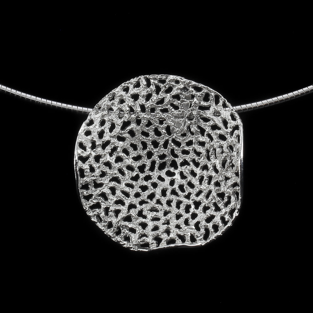 Refined silver pendant with glare and necklace