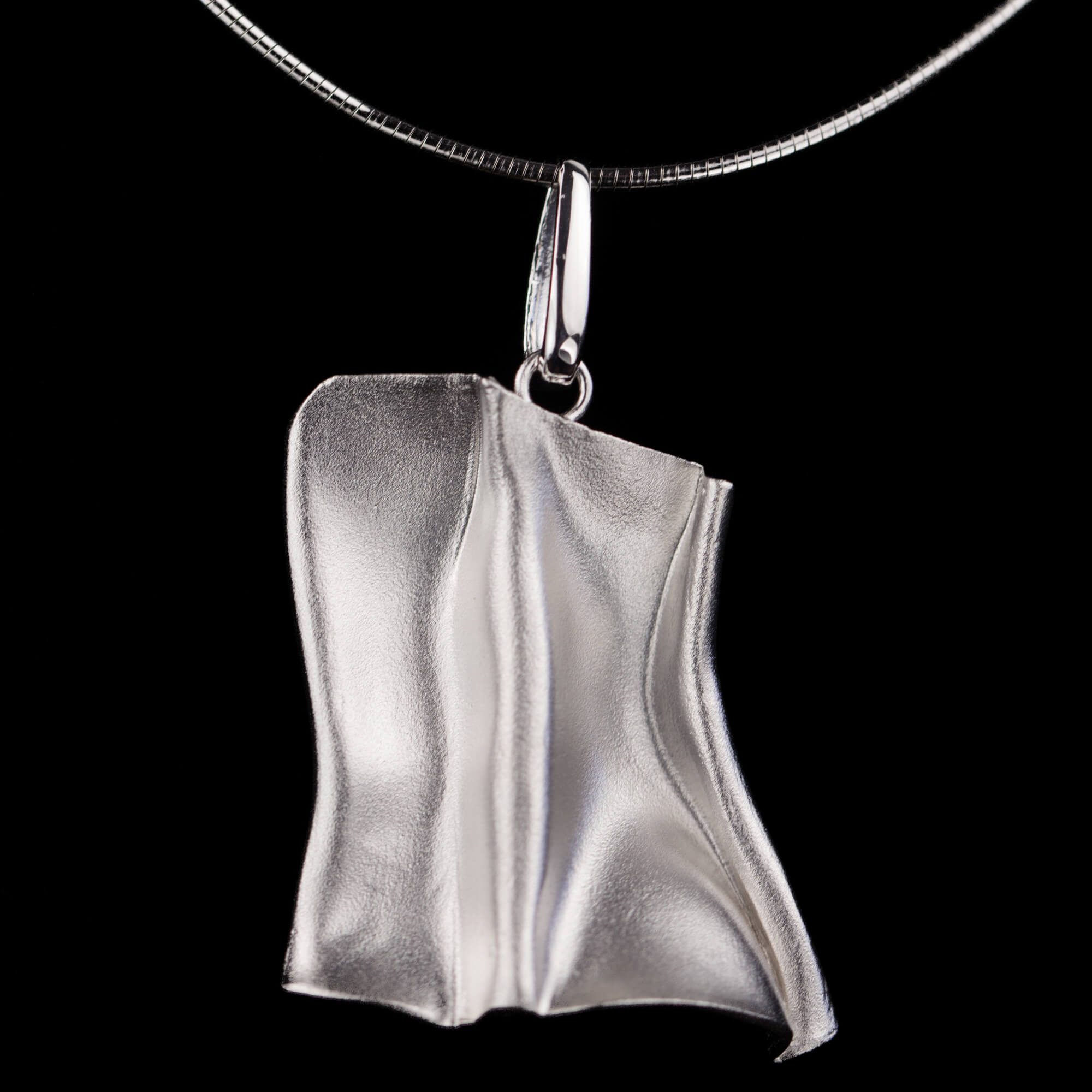 Matt pleating pendant of silver 'without chain'