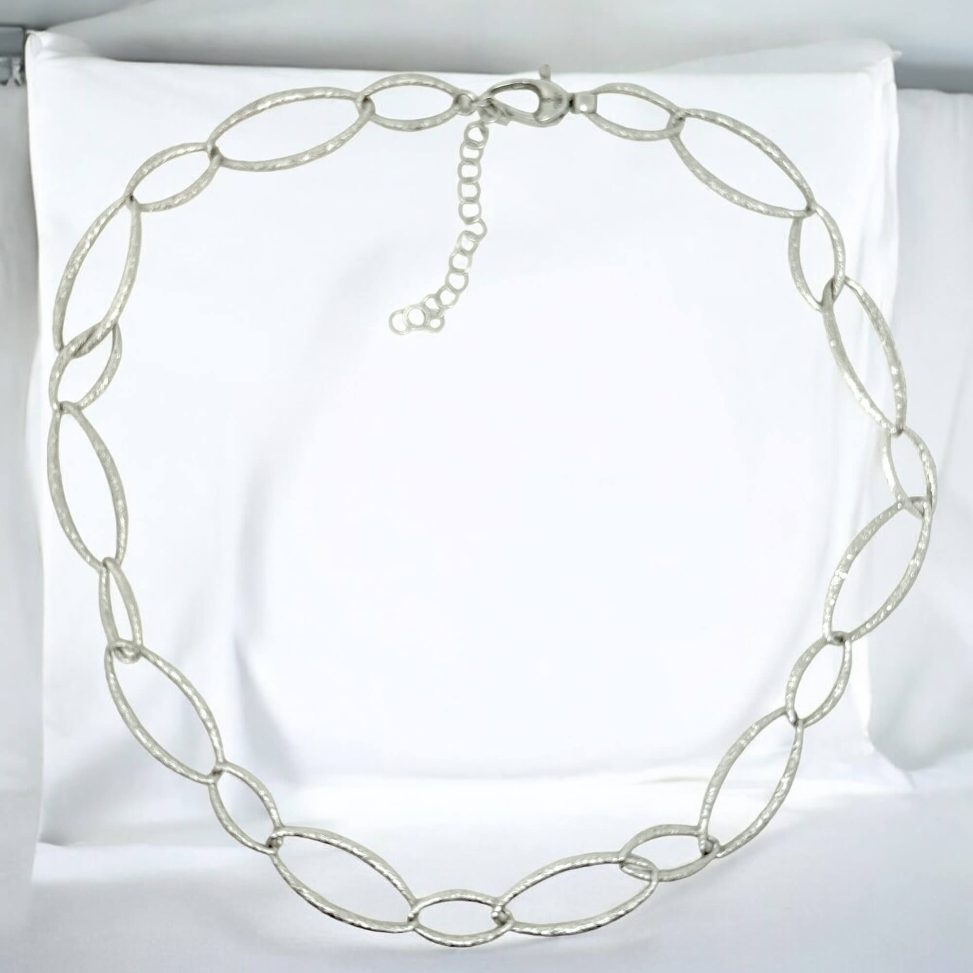 Short silver and beautiful link necklace