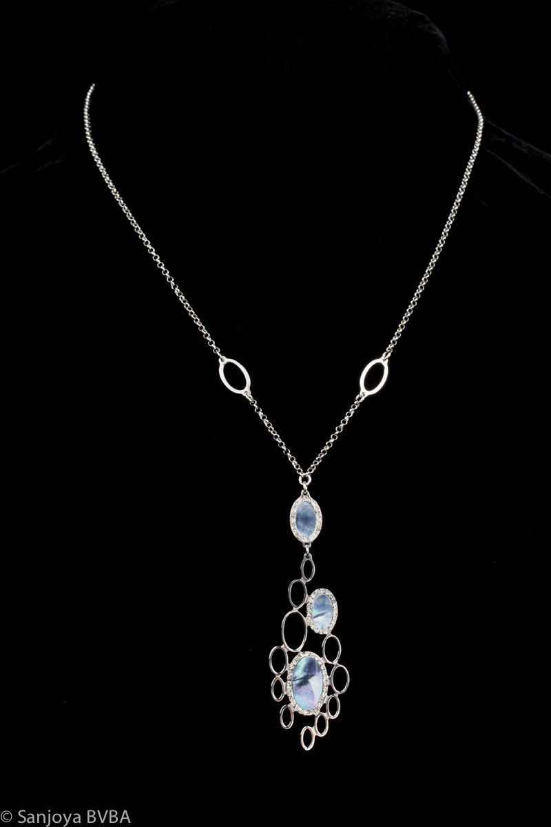 SC0714024 - Zilveren ketting met een kleine blauwe parelmoeren hanger