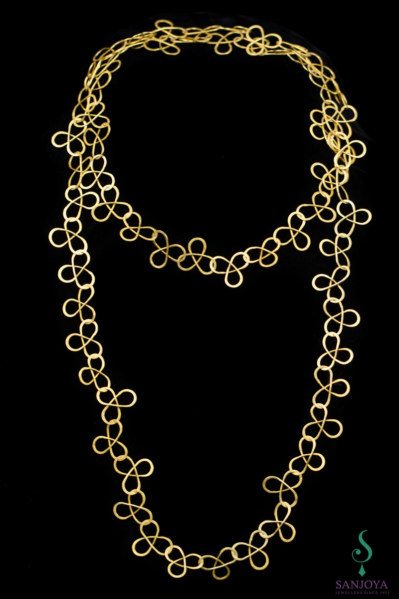 Chic processed and long gold-plated chain