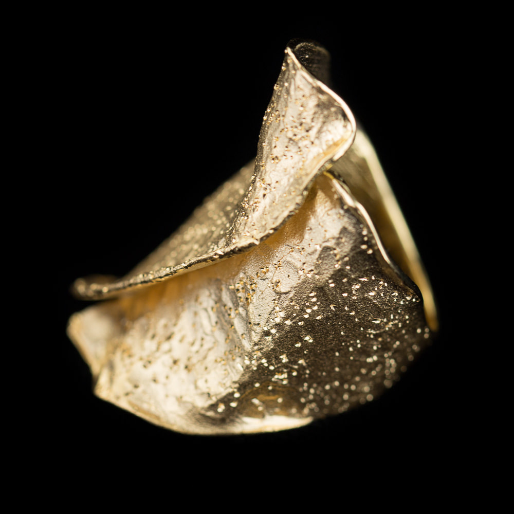Golvende gouden ring met schitteringen,18kt