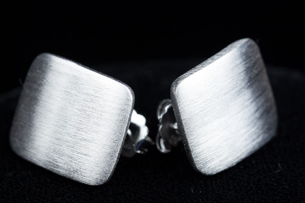 OGI0215002 - Zilveren matte vierkante oorbellen