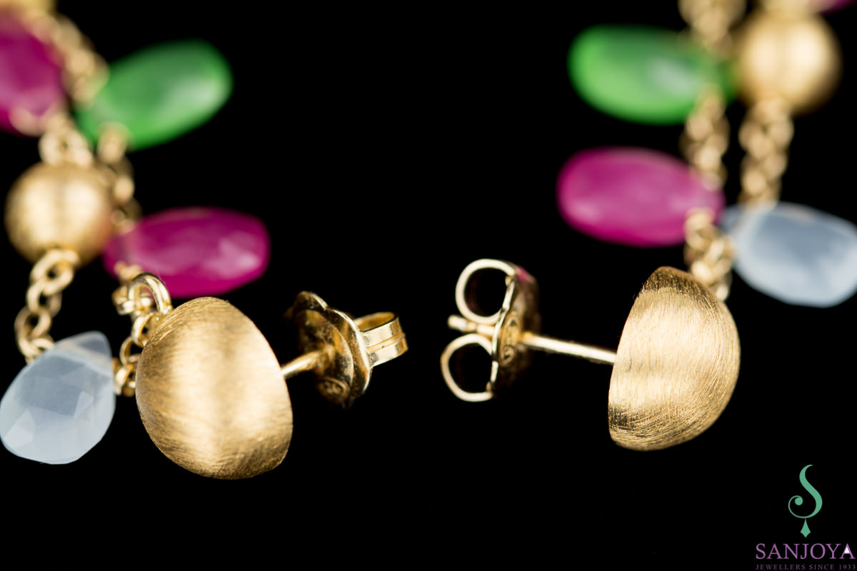ART0216014 - Lange vergulde oorbellen met kleurstenen met steker