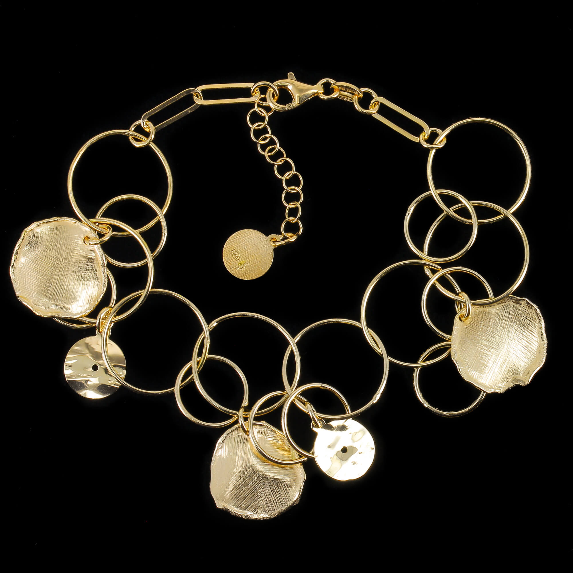 Open and closed round gilded link bracelet