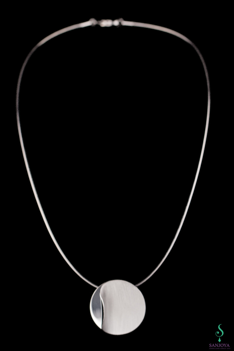 OGI1219003 - Zilveren cirkelvormige hanger met gepolijste krul & ketting
