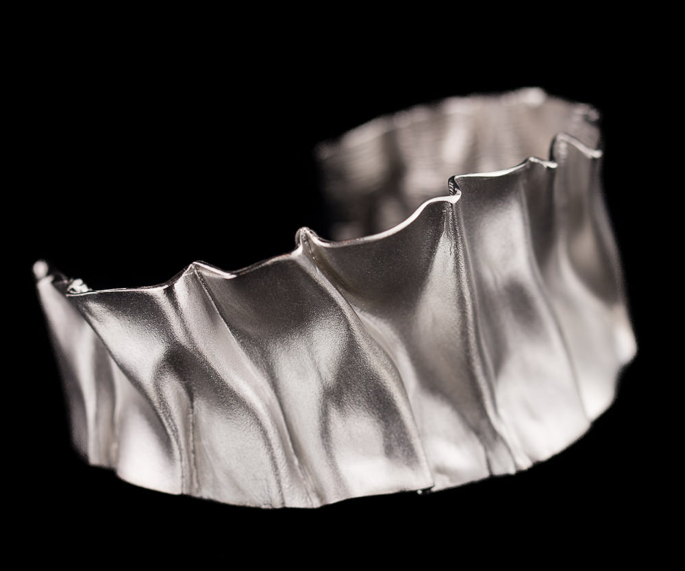 PRE1118037 - Matte plooiende en smallere armband van sterling zilver