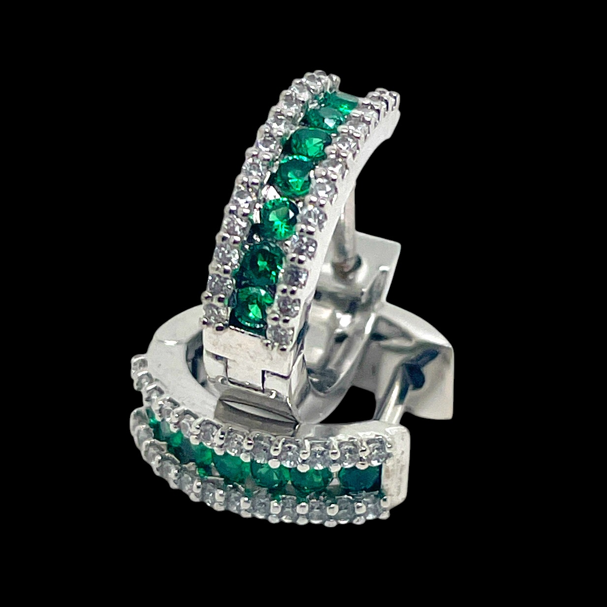 18kt White Gold Earrings with Emeralds and Diamonds