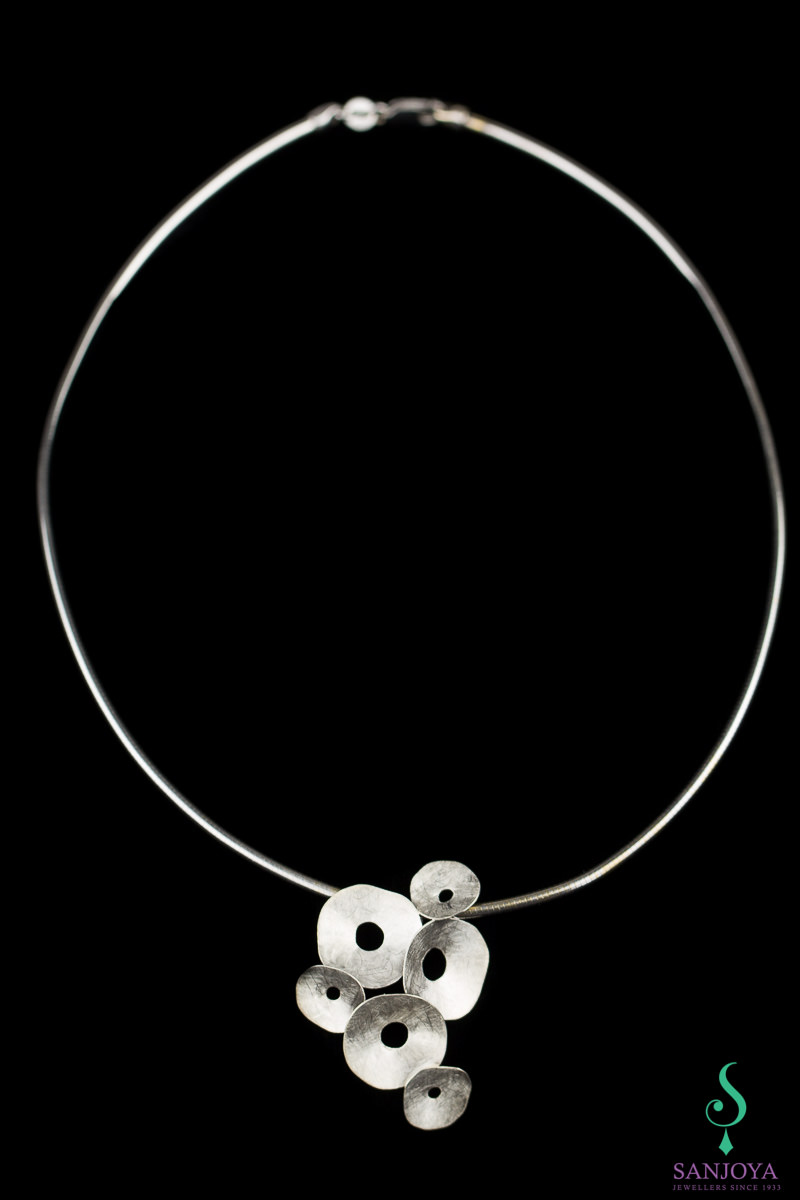 ORI1016011 - Zilveren gematteerde hanger met cirkeltjes en ketting