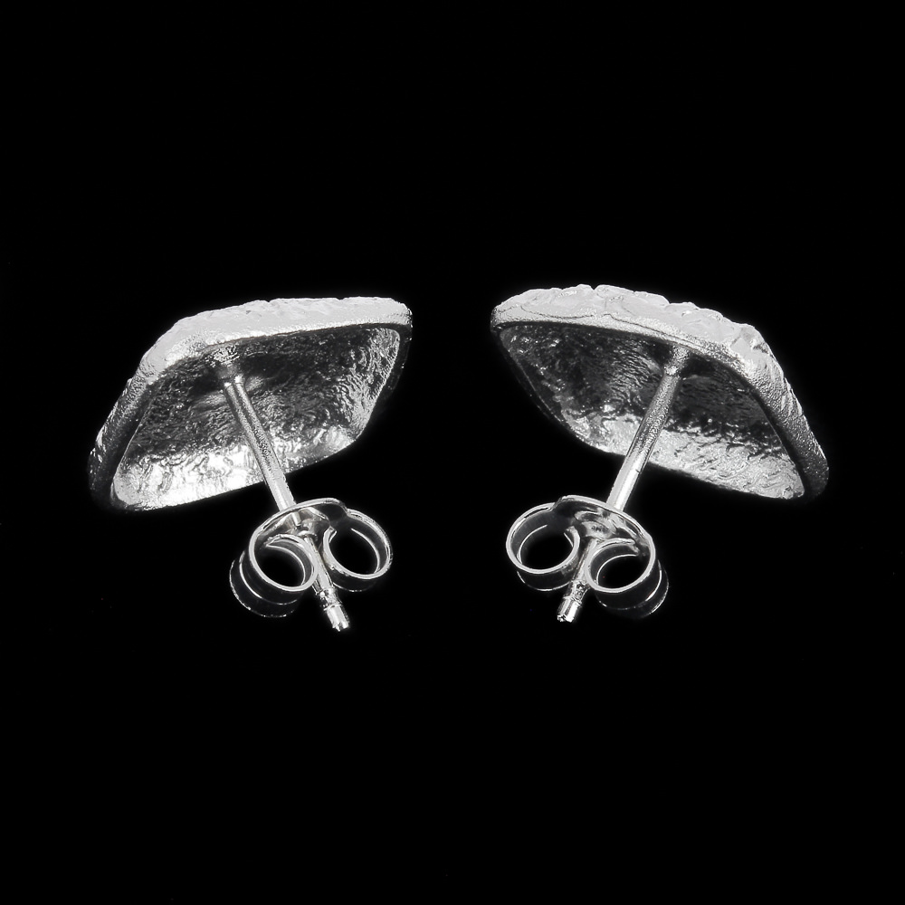 L0221001 - Zilveren vierkanten oorbellen met afgeronde hoeken